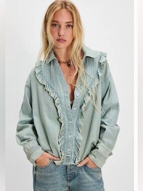 FREE PEOPLE x We The Free Tattered And Ruffled Denim Top size extra small